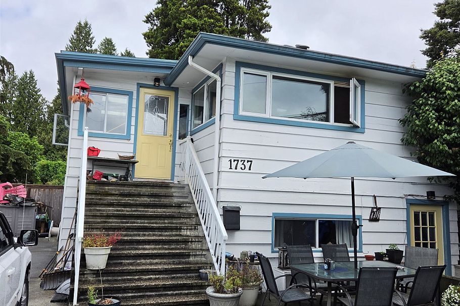 1737 Larson Road North Vancouver, BC - 2