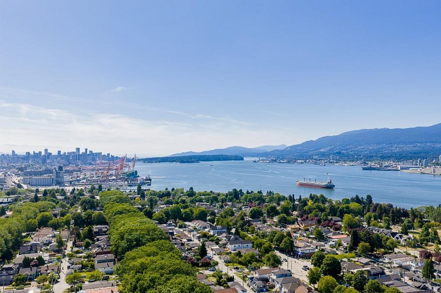 2877 Cambridge Street Vancouver, BC - 32