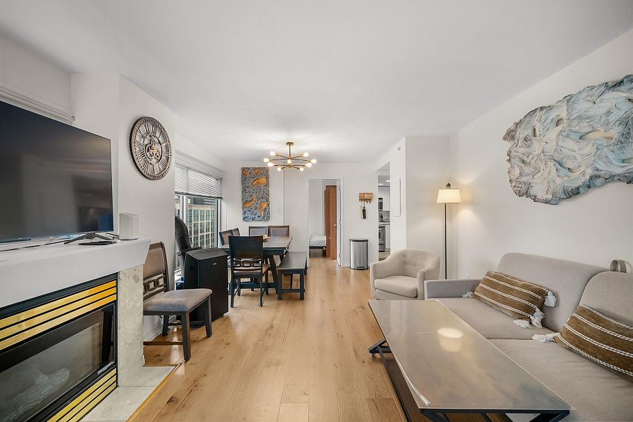 2204 183 Keefer Place Vancouver, BC - 1