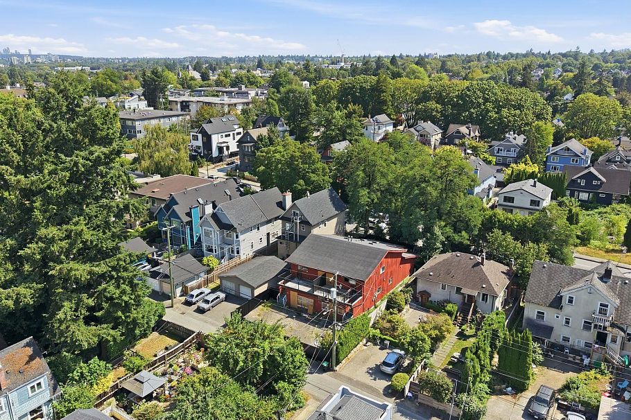 53 W 12th Avenue Vancouver, BC - 2