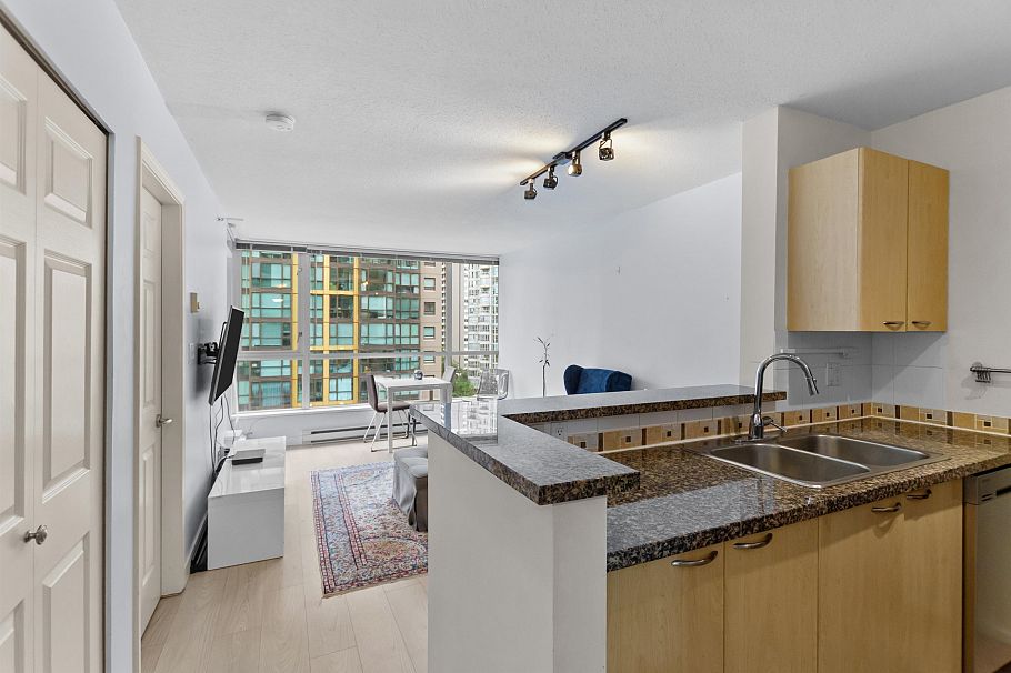 1401 1420 W Georgia Street Vancouver, BC - 2