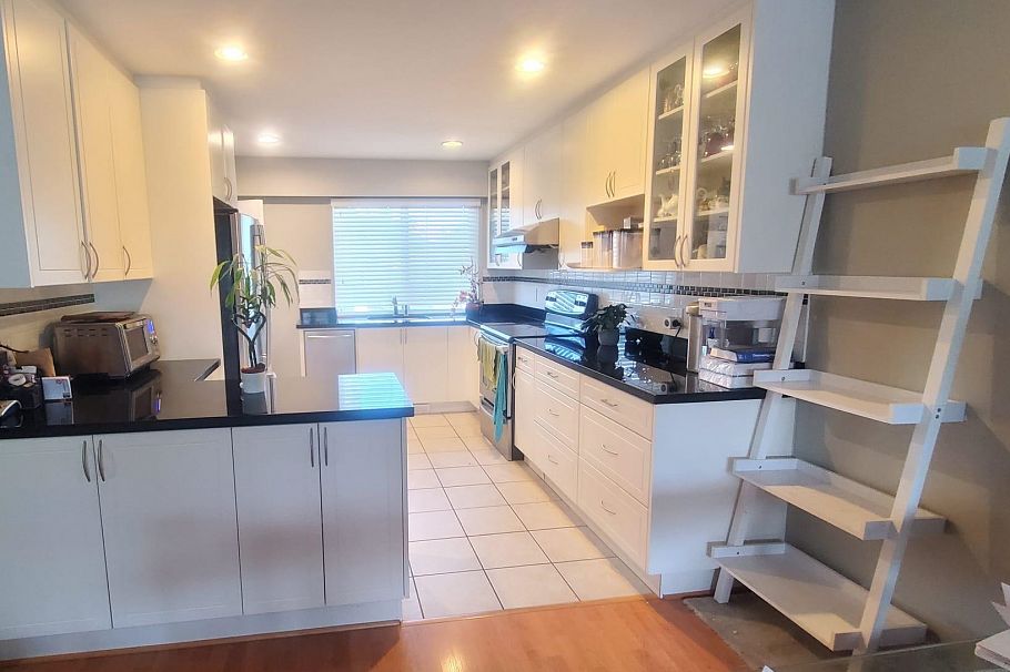 3105 E 47th Avenue Vancouver, BC - 4