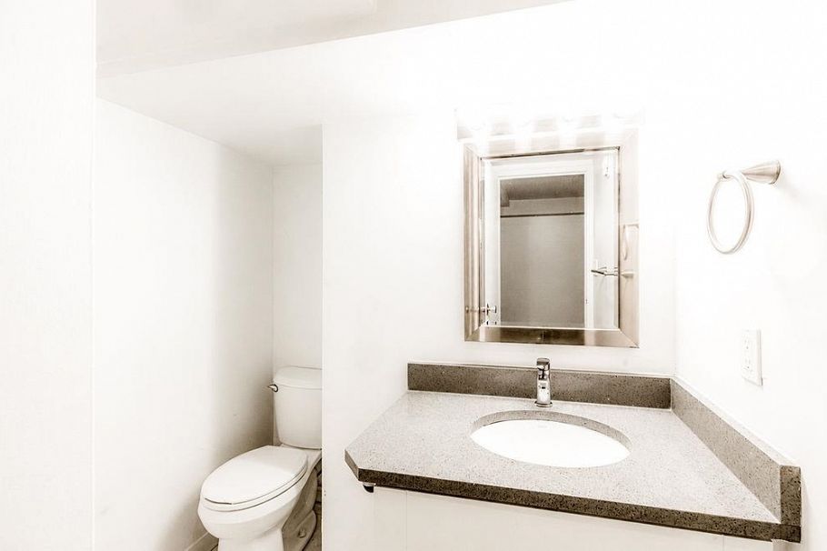 1588 W 29th Avenue Vancouver, BC - 40