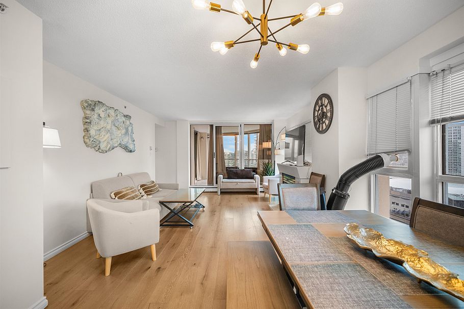 2204 183 Keefer Place Vancouver, BC - 2