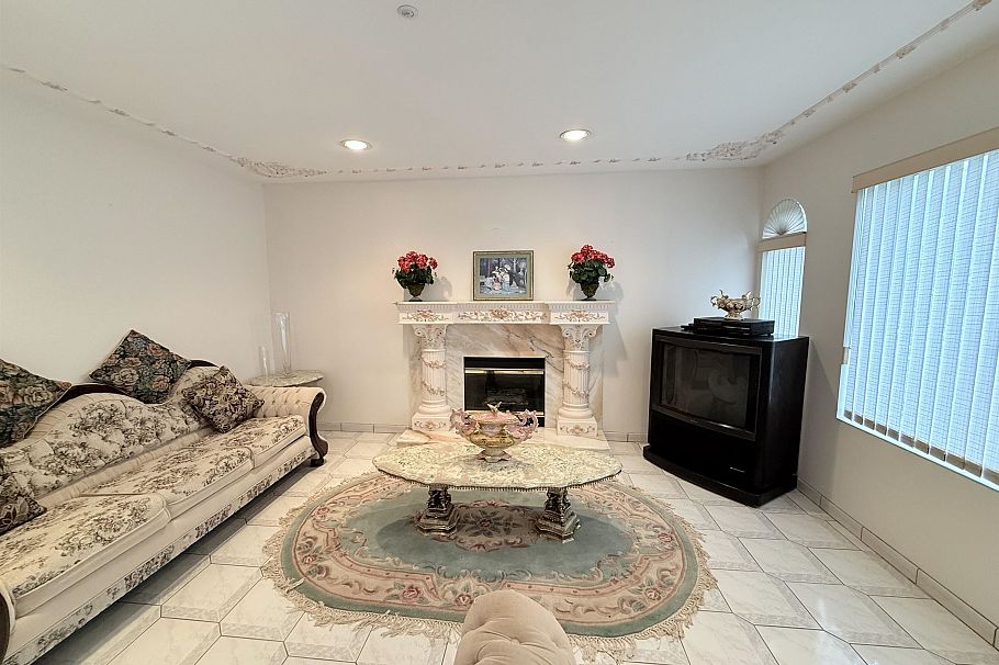 2458 E 5th Avenue Vancouver, BC - 2