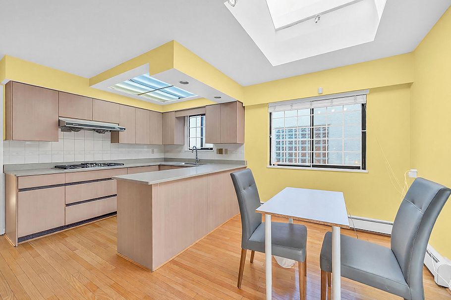 137 W Woodstock Avenue Vancouver, BC - 11