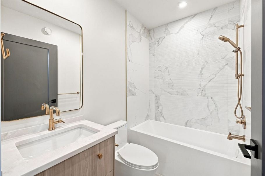 3206 E Georgia Street Vancouver, BC - 25