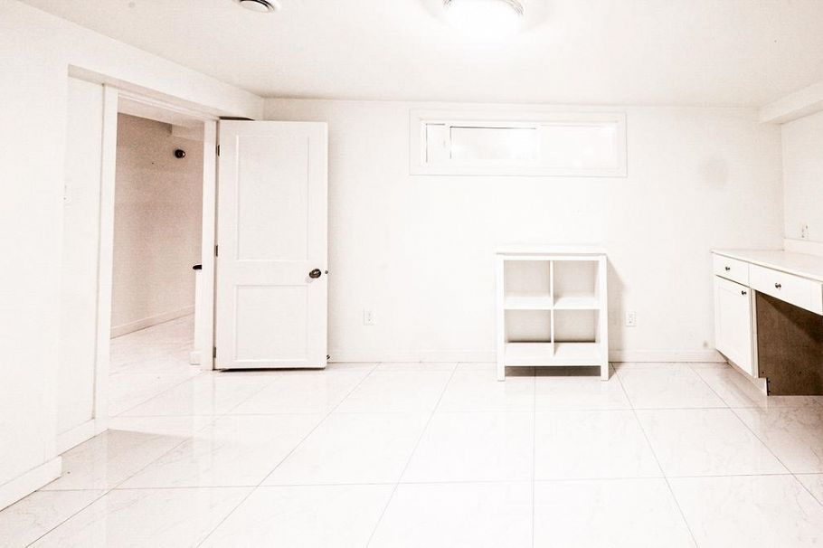 1588 W 29th Avenue Vancouver, BC - 36