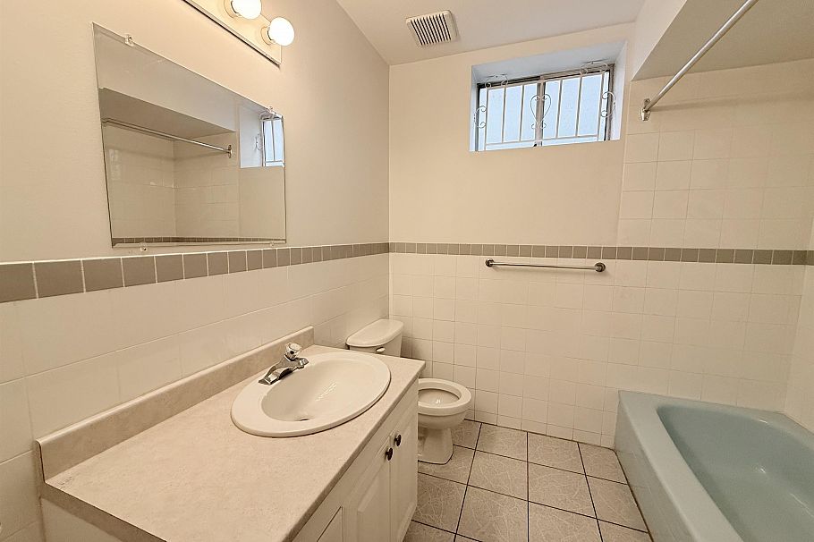 2458 E 5th Avenue Vancouver, BC - 22