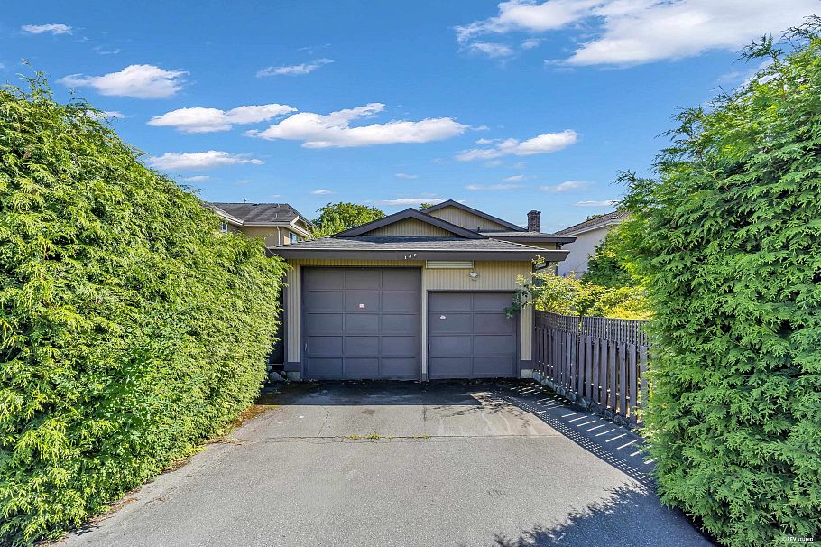 137 W Woodstock Avenue Vancouver, BC - 32
