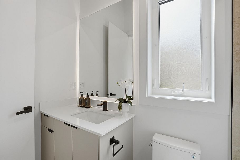 2436 E 20th Avenue Vancouver, BC - 27