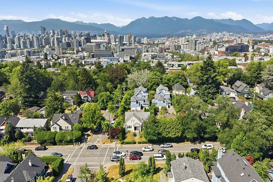 93 W 12th Avenue Vancouver, BC - 4