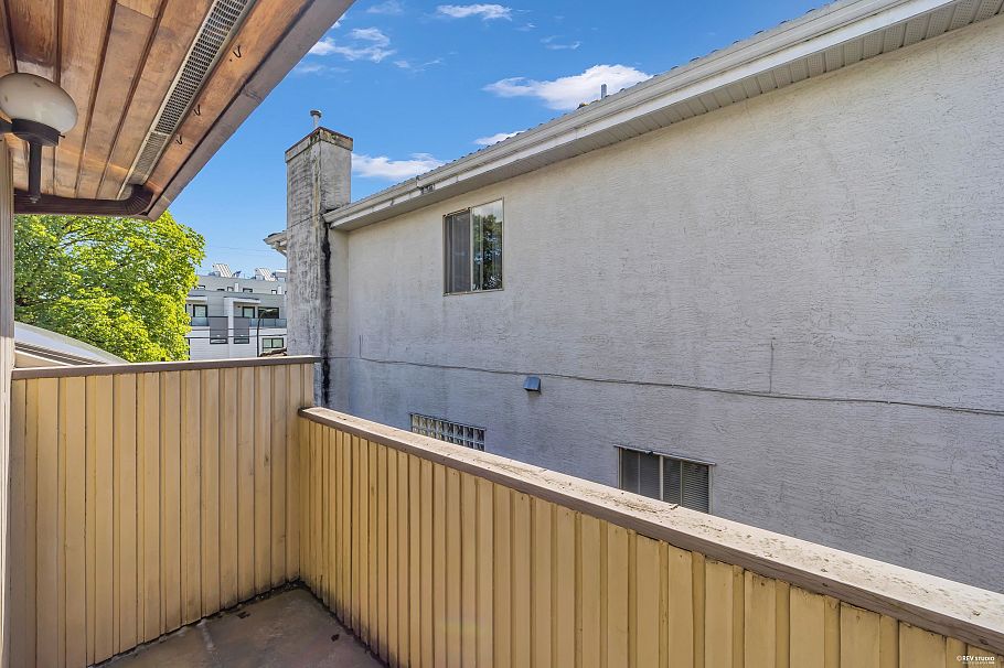 137 W Woodstock Avenue Vancouver, BC - 28