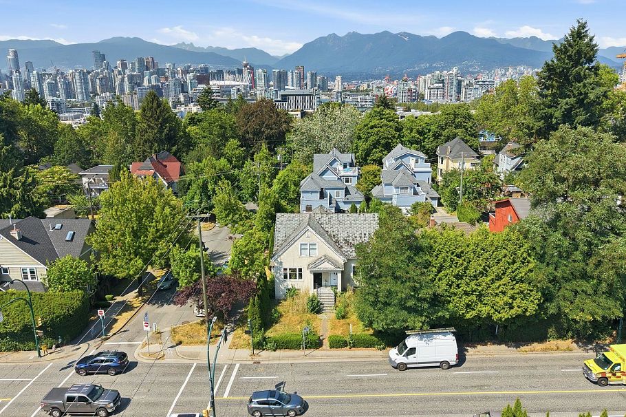 93 W 12th Avenue Vancouver, BC - 5