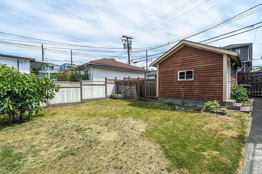 4476 Beatrice Street Vancouver, BC - 36
