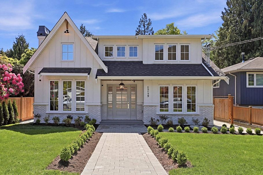 1249 Frederick Road North Vancouver, BC - 1