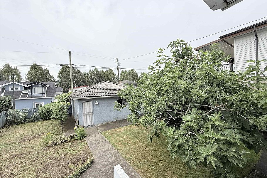 2458 E 5th Avenue Vancouver, BC - 26