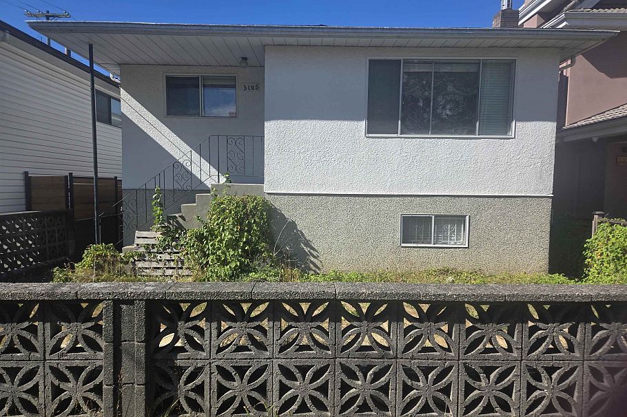 3105 E 47th Avenue Vancouver, BC - 1