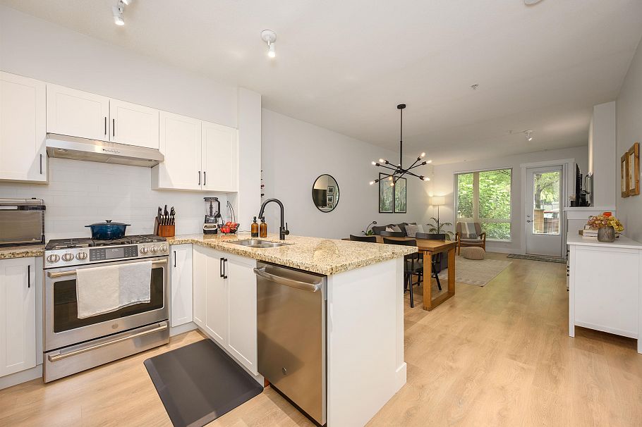 112 2601 Whiteley Court North Vancouver, BC - 13
