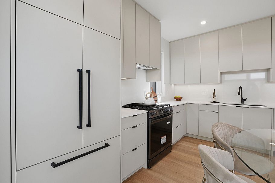 2436 E 20th Avenue Vancouver, BC - 6