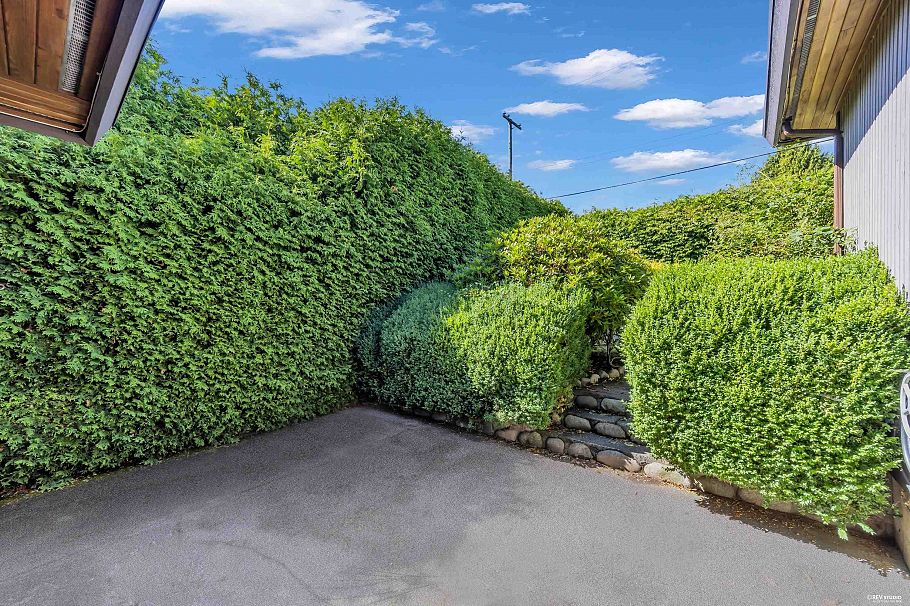 137 W Woodstock Avenue Vancouver, BC - 31