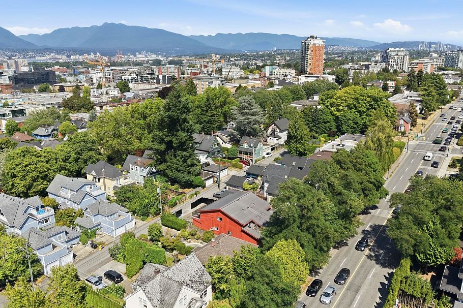 57 W 12th Avenue Vancouver, BC - 5