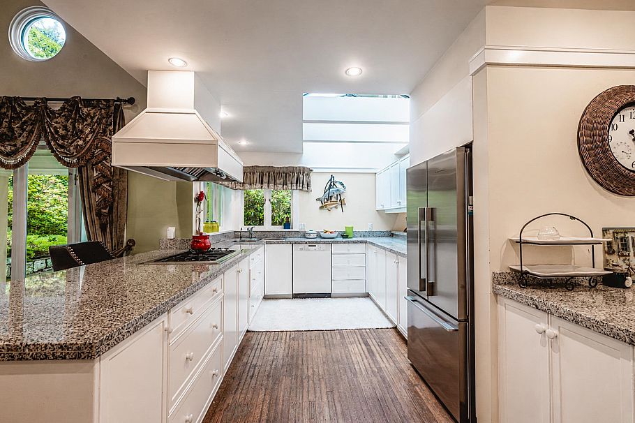 1588 W 29th Avenue Vancouver, BC - 19