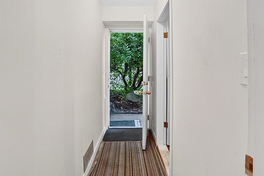 3570 Lonsdale Avenue North Vancouver, BC - 21