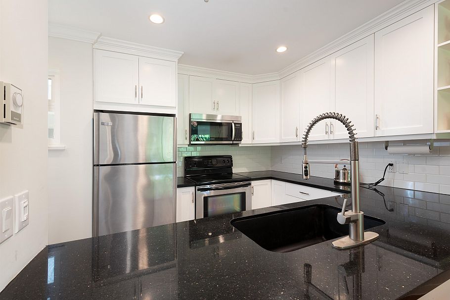 303 2250 W 3rd Avenue Vancouver, BC - 14