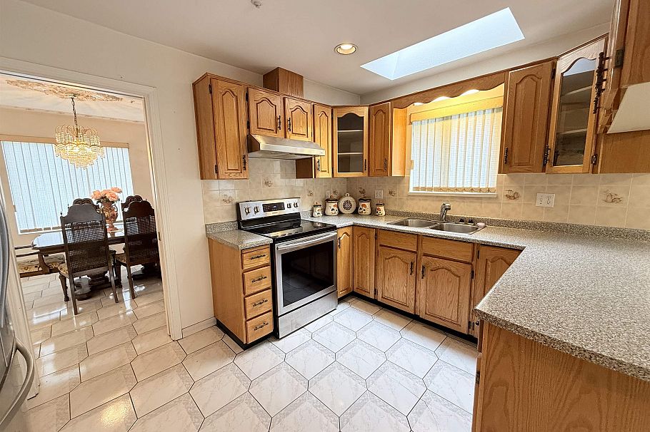 2458 E 5th Avenue Vancouver, BC - 9