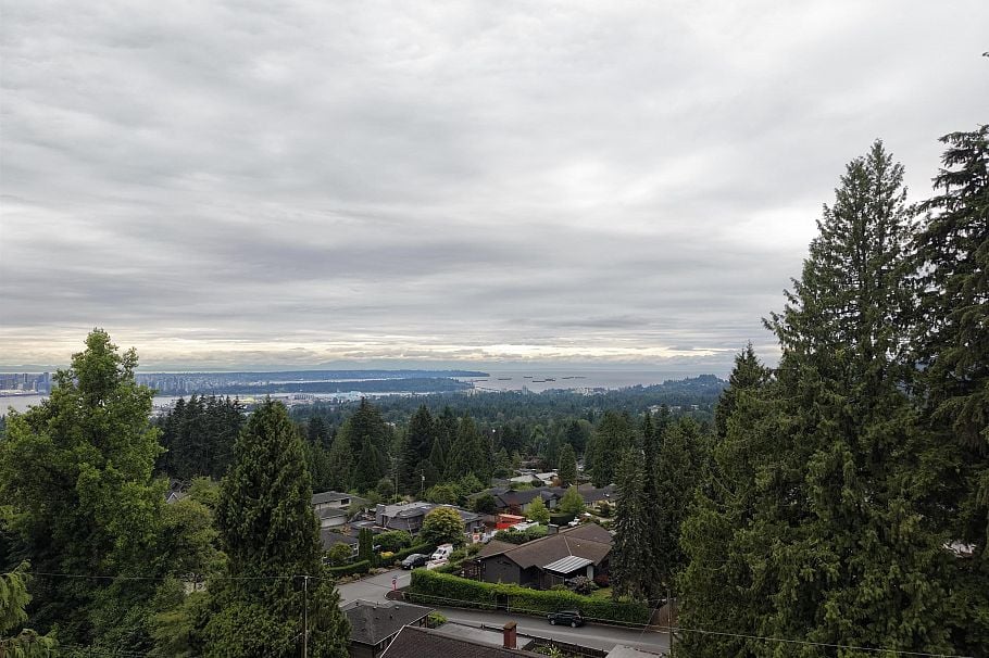 3570 Lonsdale Avenue North Vancouver, BC - 39