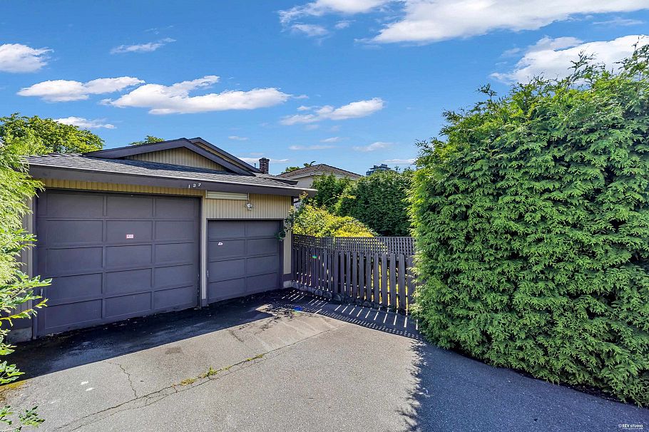 137 W Woodstock Avenue Vancouver, BC - 34