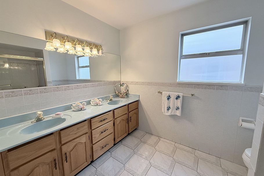 2458 E 5th Avenue Vancouver, BC - 14