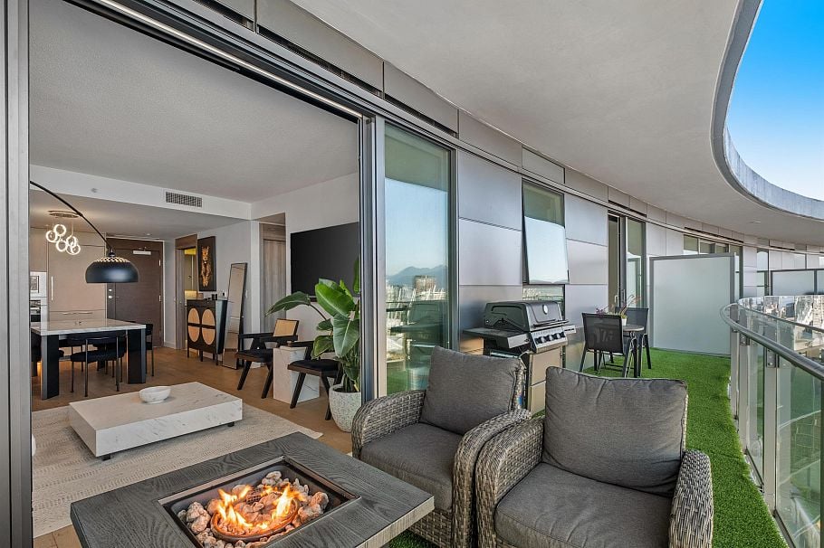 2916 89 Nelson Street Vancouver, BC - 2