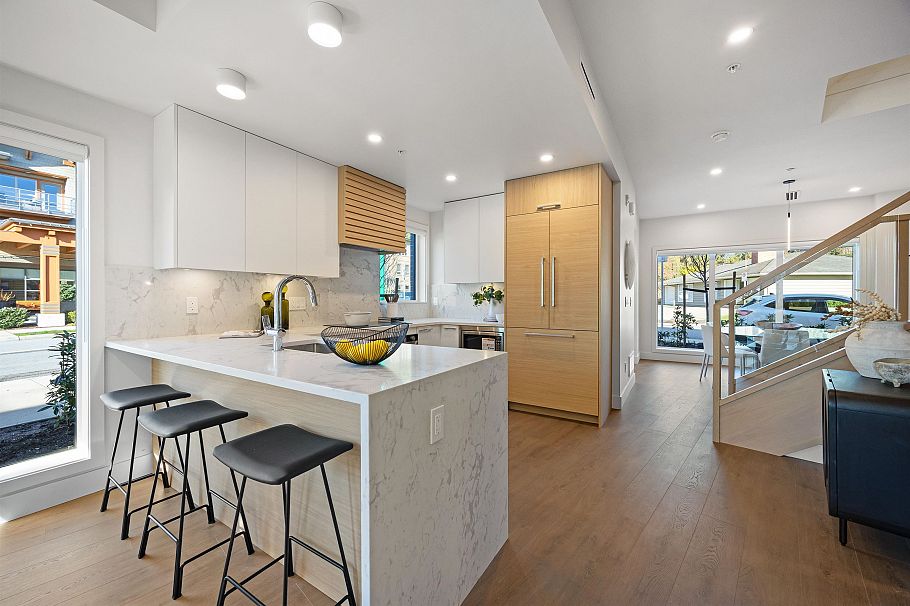 3114 Woodbine Drive North Vancouver, BC - 2
