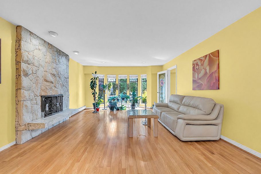 137 W Woodstock Avenue Vancouver, BC - 3