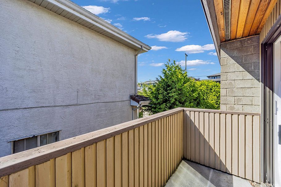 137 W Woodstock Avenue Vancouver, BC - 29