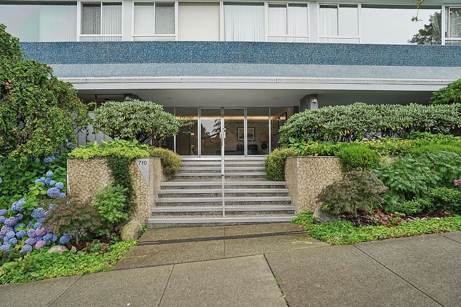 302 710 Chilco Street Vancouver, BC - 4