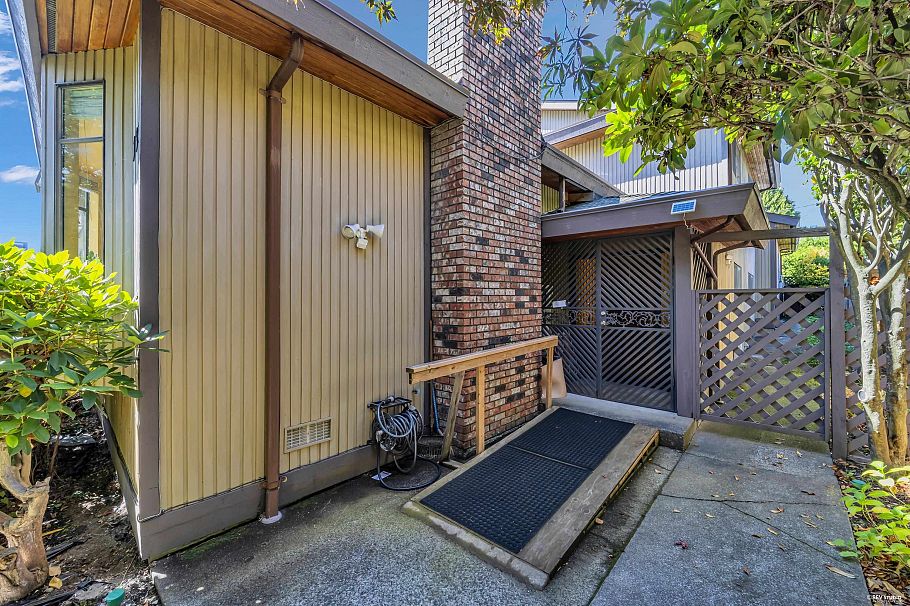 137 W Woodstock Avenue Vancouver, BC - 38