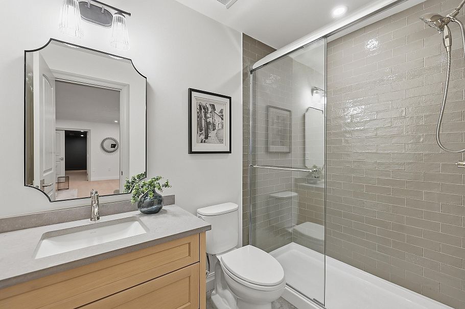 1249 Frederick Road North Vancouver, BC - 32