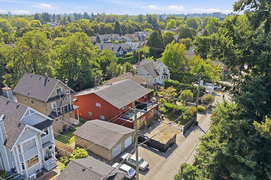 57 W 12th Avenue Vancouver, BC - 4
