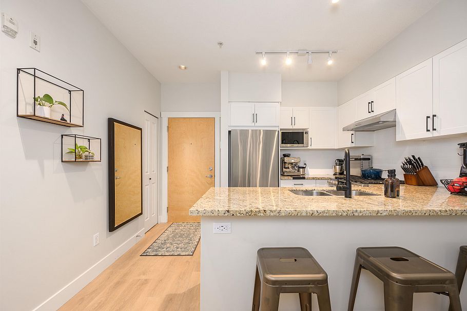 112 2601 Whiteley Court North Vancouver, BC - 10
