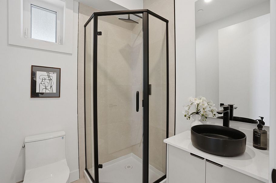 2436 E 20th Avenue Vancouver, BC - 9