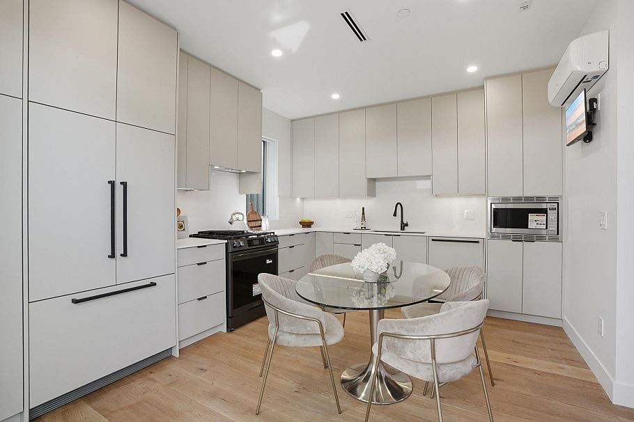 2436 E 20th Avenue Vancouver, BC - 7