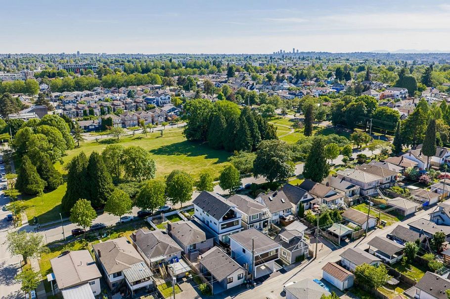 2877 Cambridge Street Vancouver, BC - 34