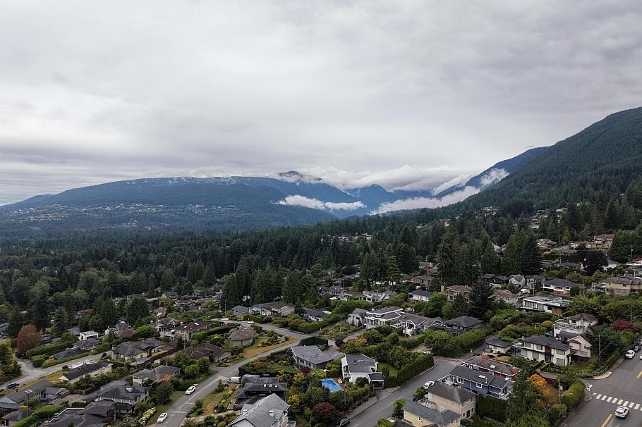 3570 Lonsdale Avenue North Vancouver, BC - 37