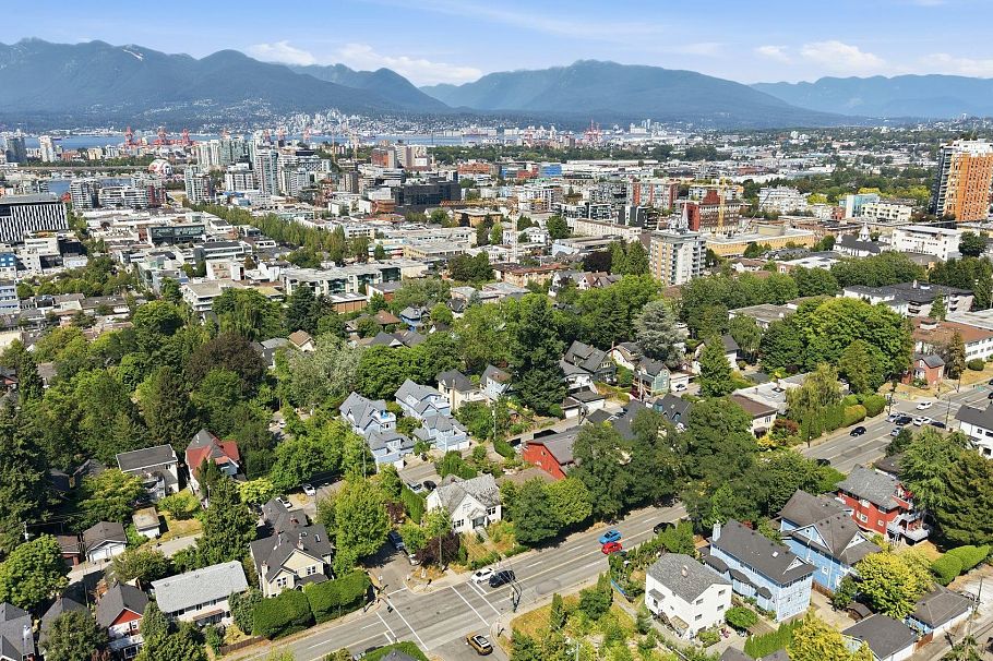 53 W 12th Avenue Vancouver, BC - 8