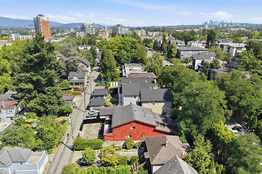 53 W 12th Avenue Vancouver, BC - 4