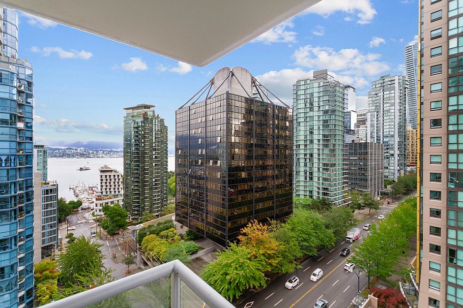 1401 1420 W Georgia Street Vancouver, BC - 18