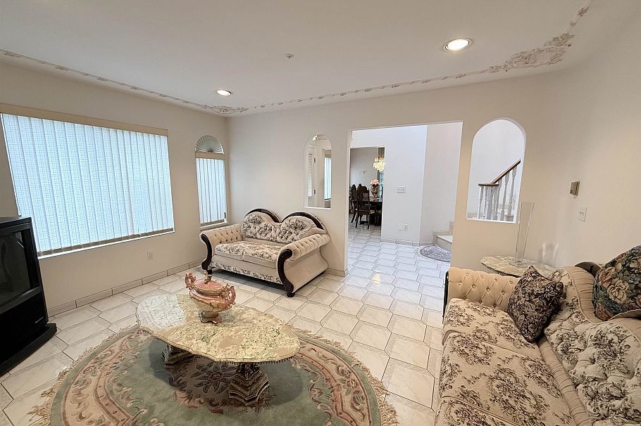 2458 E 5th Avenue Vancouver, BC - 3